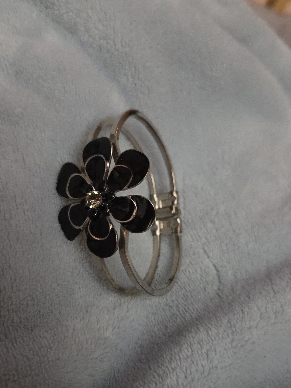 Silver-Tone Black Flower Bangle Bracelet Very Pretty